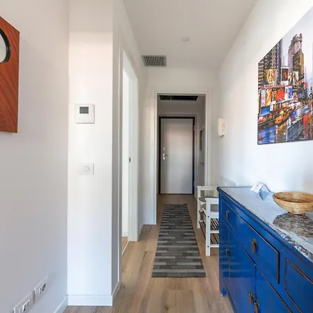Spacious & Stylish 1-bedroom With Terrace Appartement Milaan