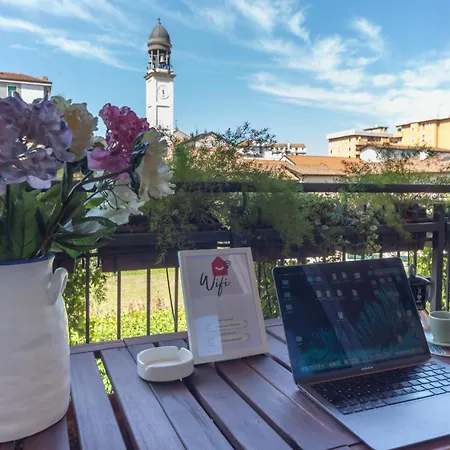 Appartement Spacious & Stylish 1-bedroom With Terrace Milaan