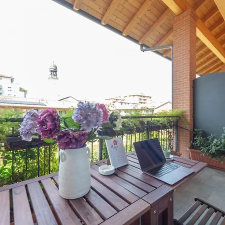 Spacious & Stylish 1-bedroom With Terrace Lejlighed *