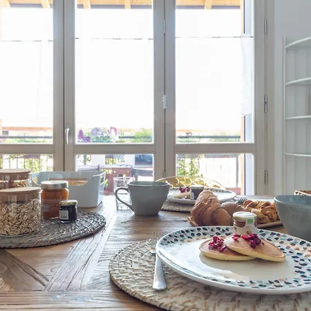 Lejlighed Spacious & Stylish 1-bedroom With Terrace *