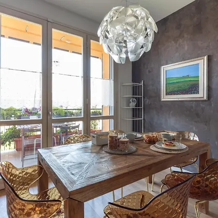 Lejlighed Spacious & Stylish 1-bedroom With Terrace *
